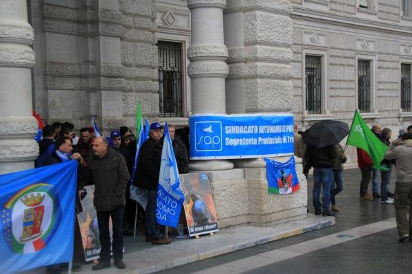 131119-Manifestazione Piazza Unita (9)